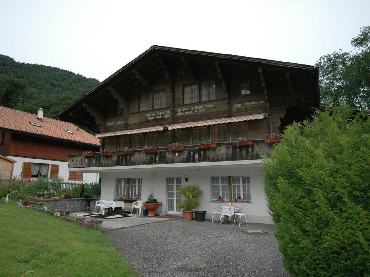Pristine Home In A Charming Village Large Grassy Sunbathing Area View Of The M Nch And Jungfrau Wilderswil Exterior foto